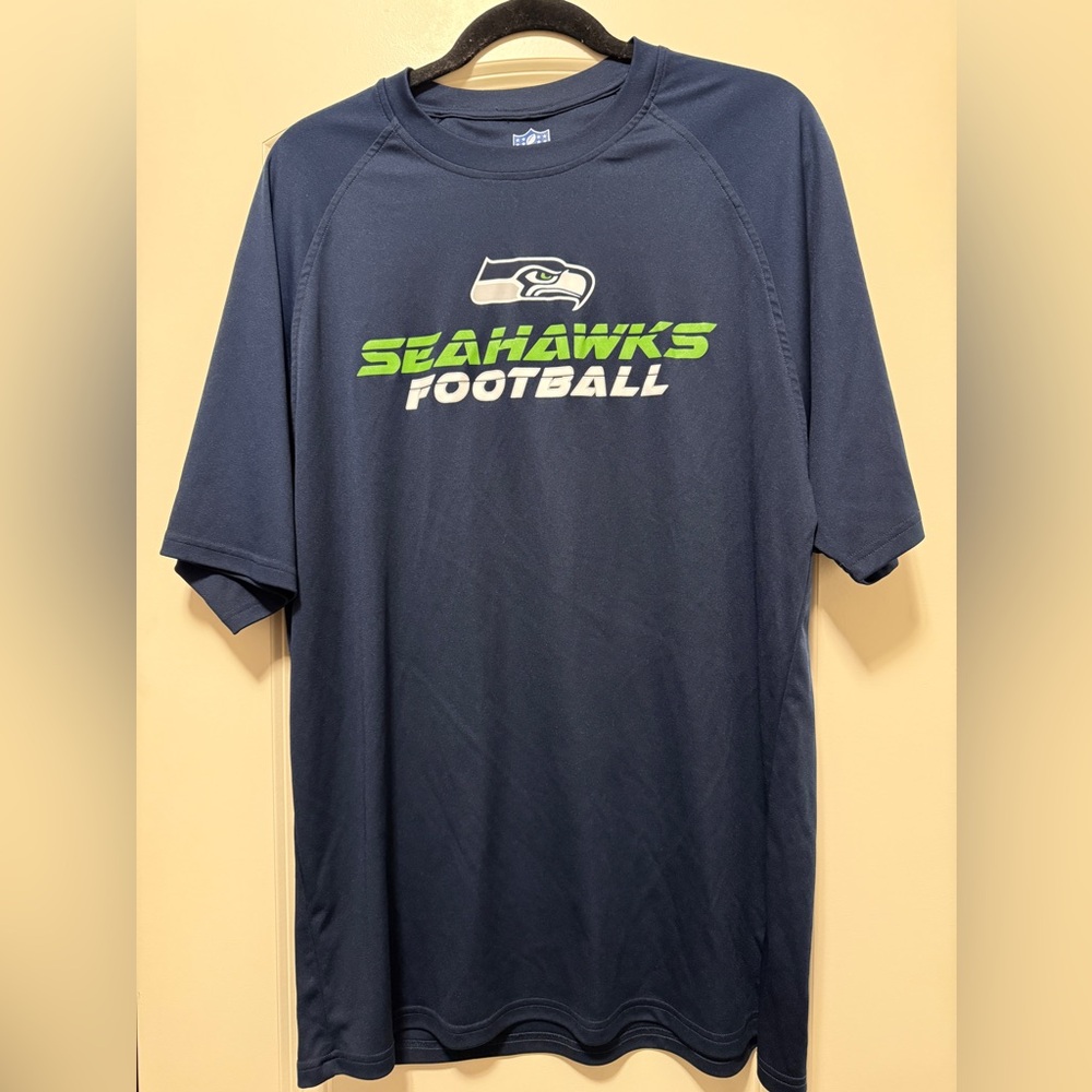 NFL Seahawks Navy Blue and Green Men's Tee‎